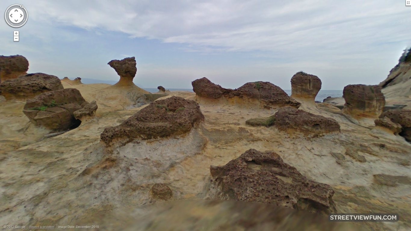 Strange shaped rocks - STREETVIEWFUN