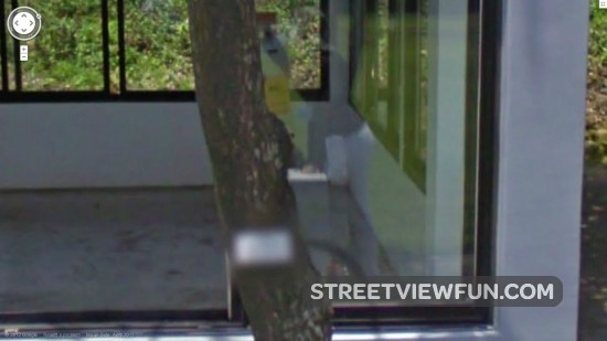 streetviewtrikehitawoman2