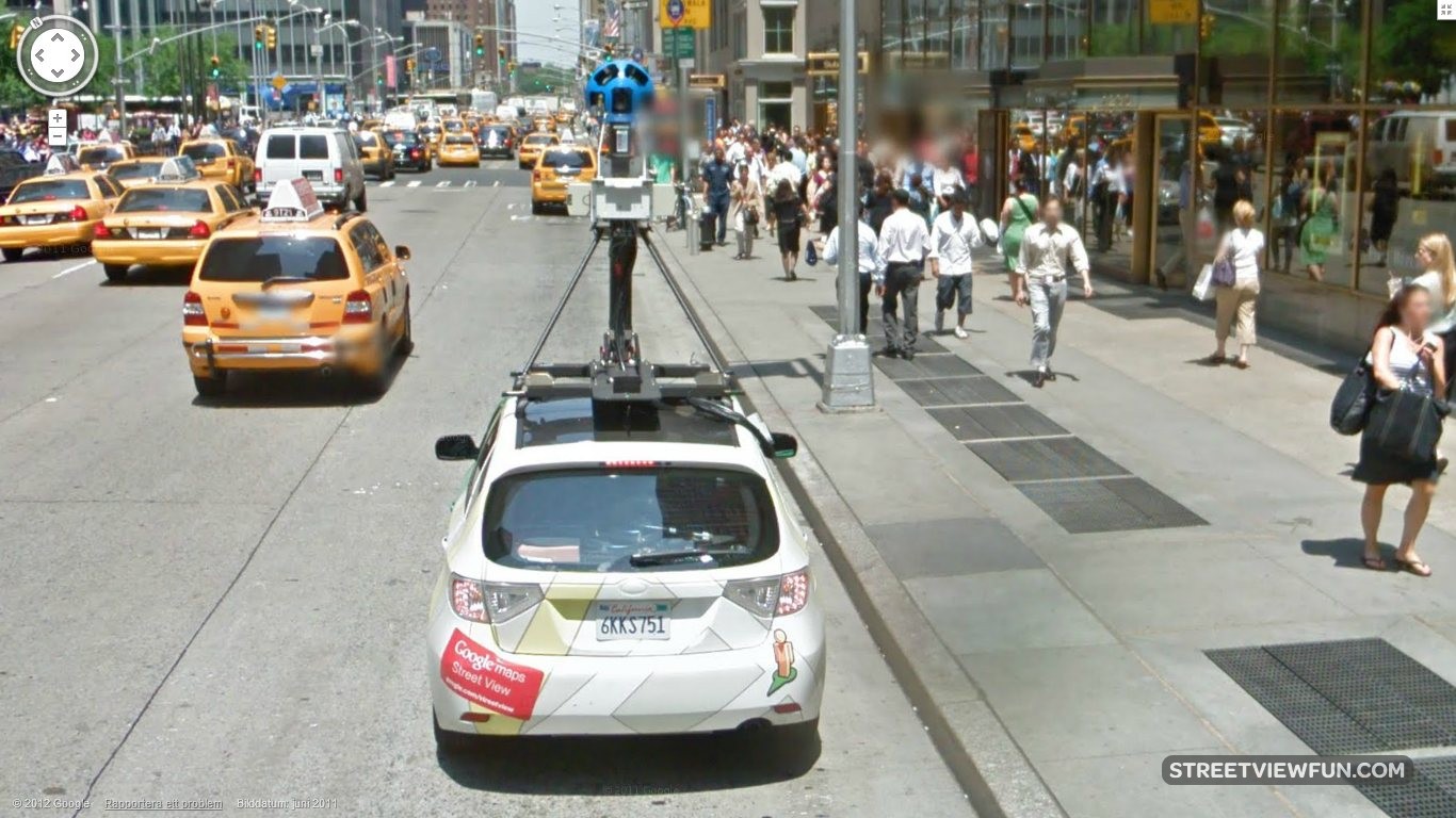Two Google cars around New York StreetViewFun