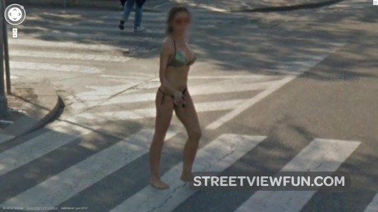 bikinigirlcrossingthestreet3