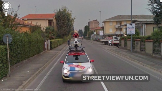 chasebetweentwogooglecars
