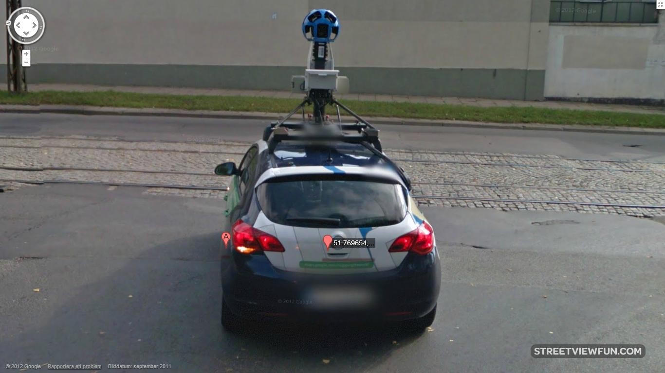 Two Google cars in a Street View duel StreetViewFun