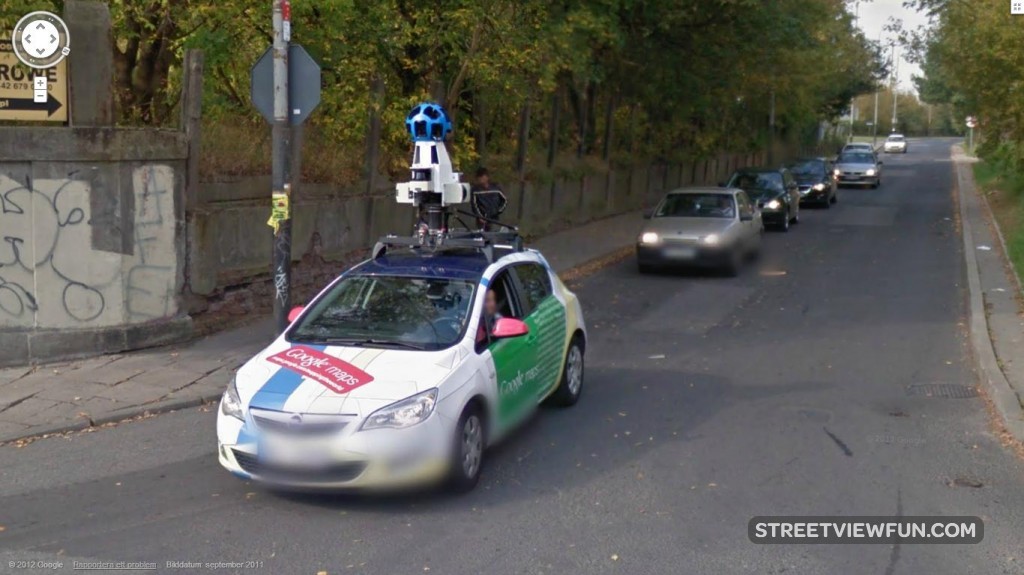 Two Google cars in a Street View duel StreetViewFun