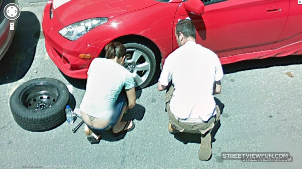Helping her change tire in Montréal StreetViewFun