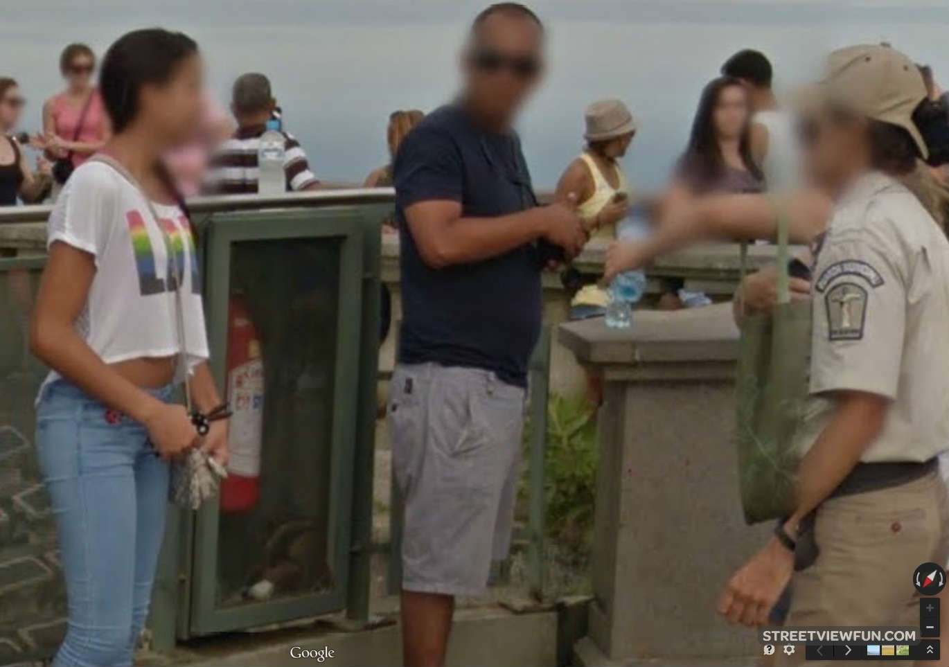 Pickpocket with her tools in Rio? StreetViewFun