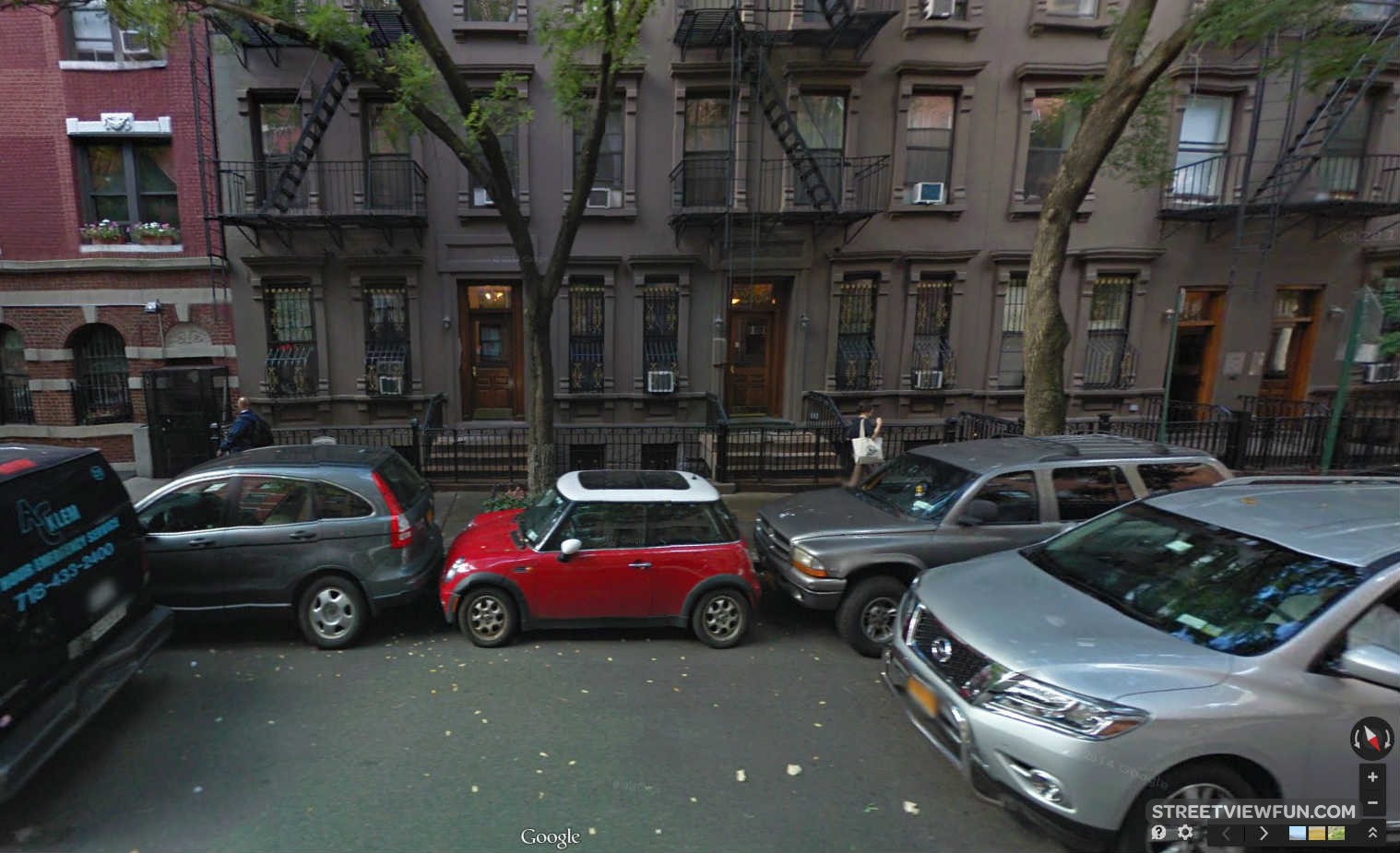 Tight parking in NYC StreetViewFun