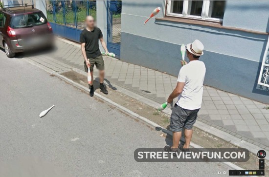 serbian-street-jugglers