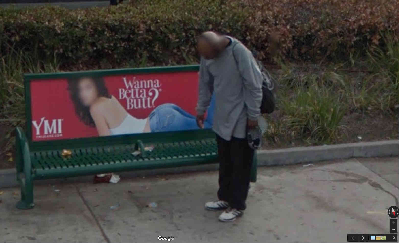 Having a closer look. Девушки фотографируются на белом фоне. Have a look. Пристальное рассмотрение. Taking a closer look.