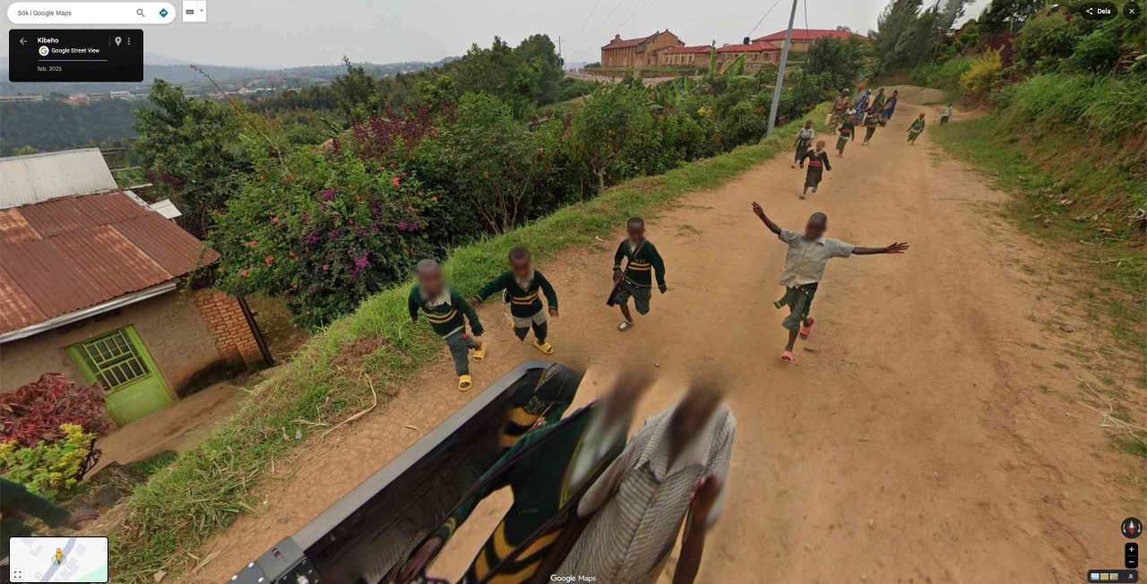 kids chasing google street view